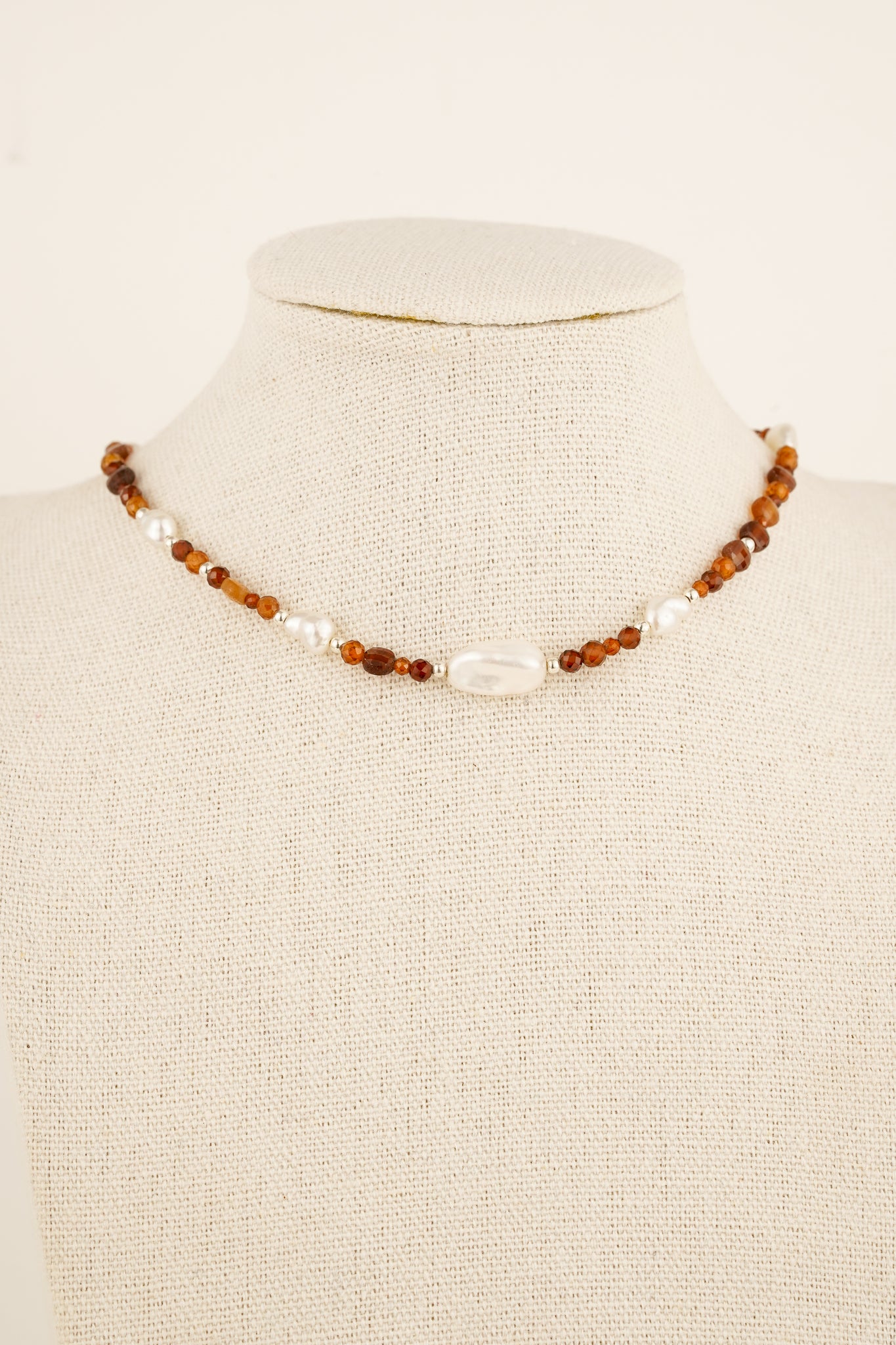 Mixed garnet & pearl beaded necklace - silver