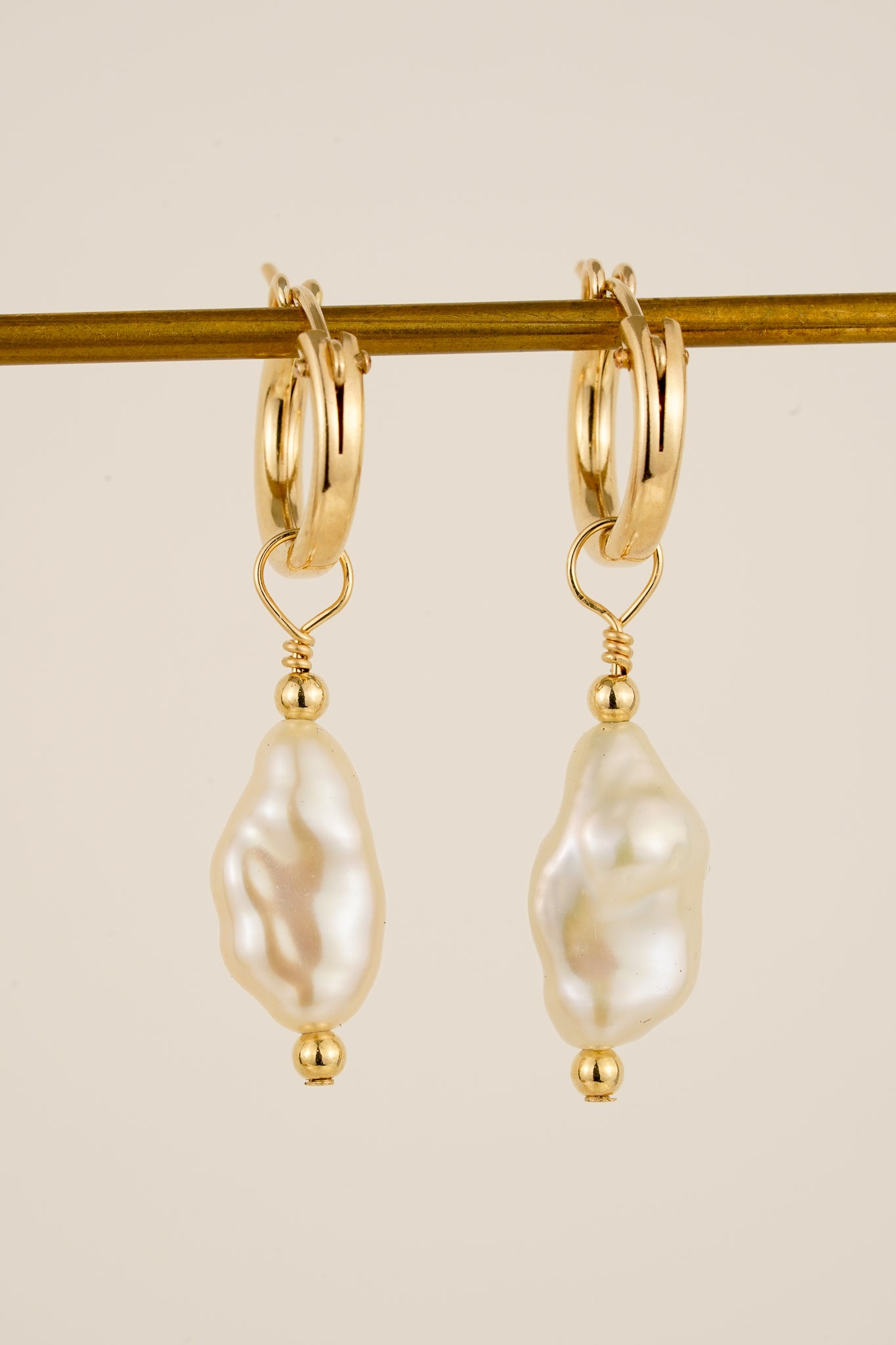 Baroque pearl hoop earrings - gold-filled