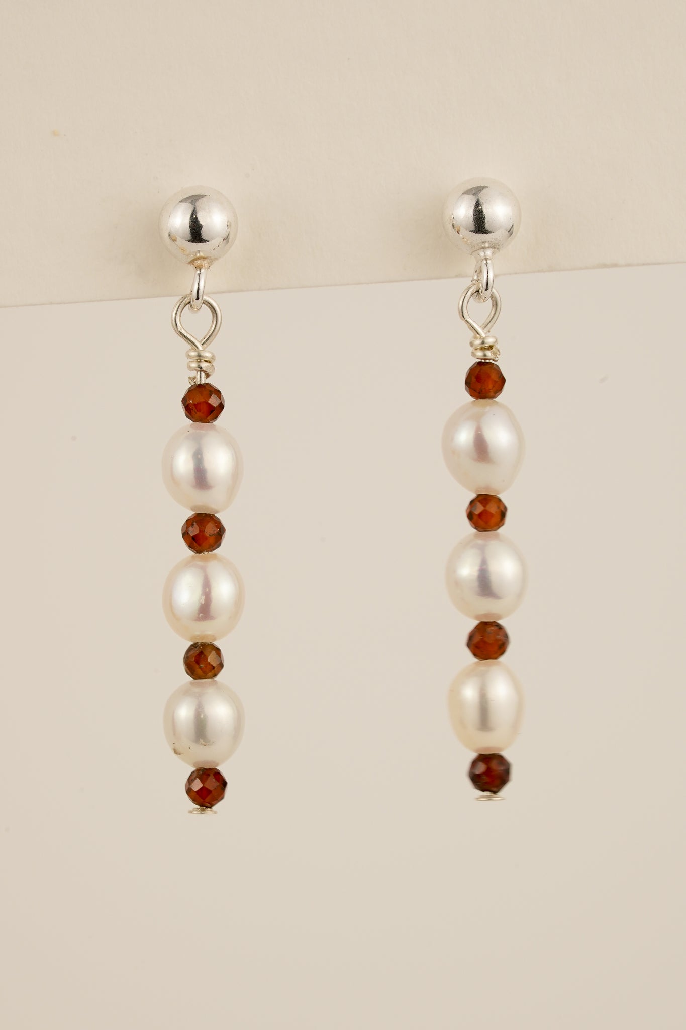 Pearl & red garnet studs - silver