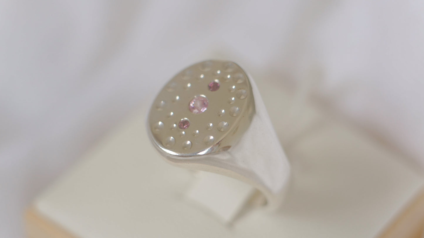 Chunky oval signet with pink sapphire and spinel - Silver