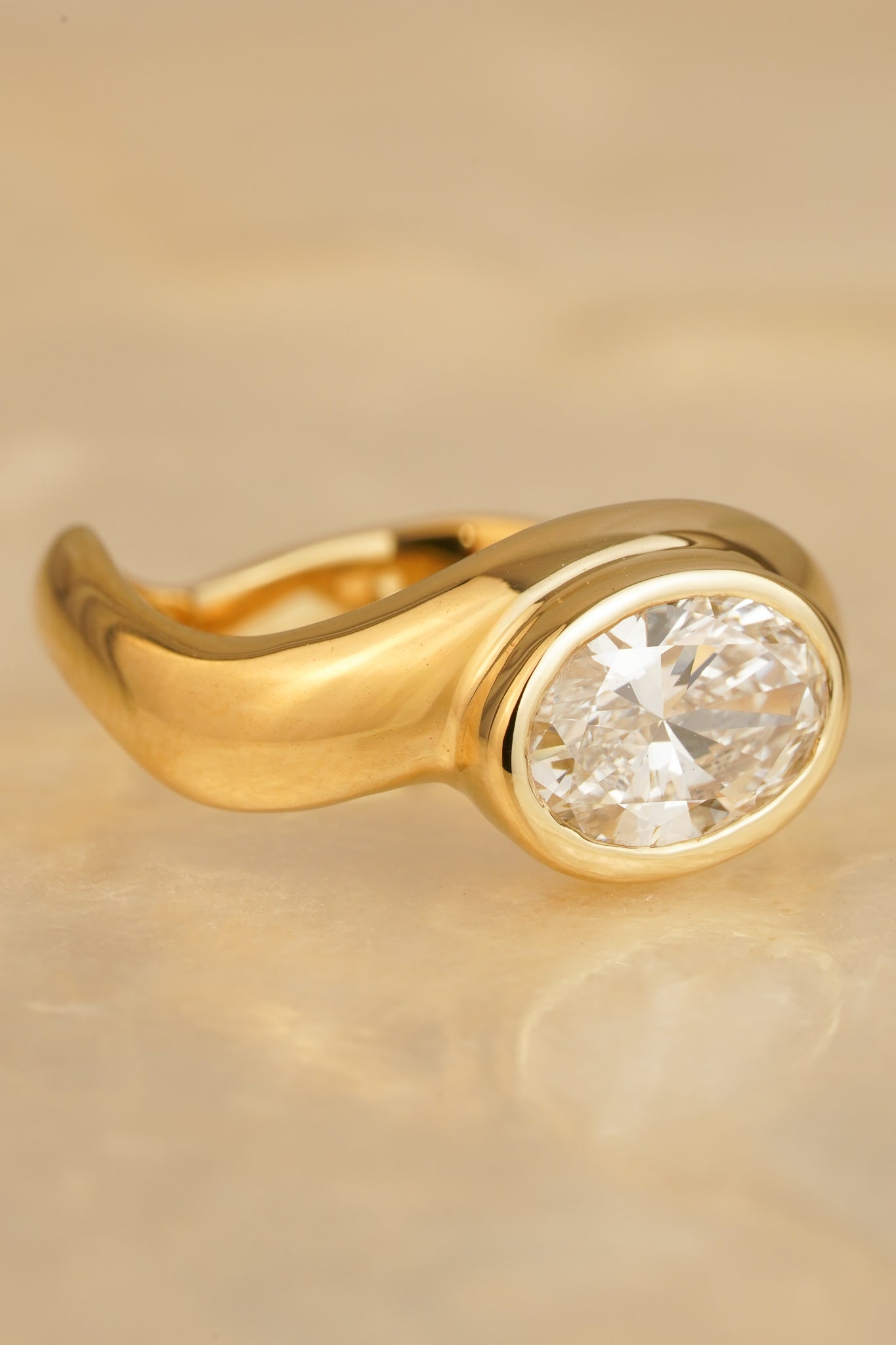Solid gold oval diamond wave ring
