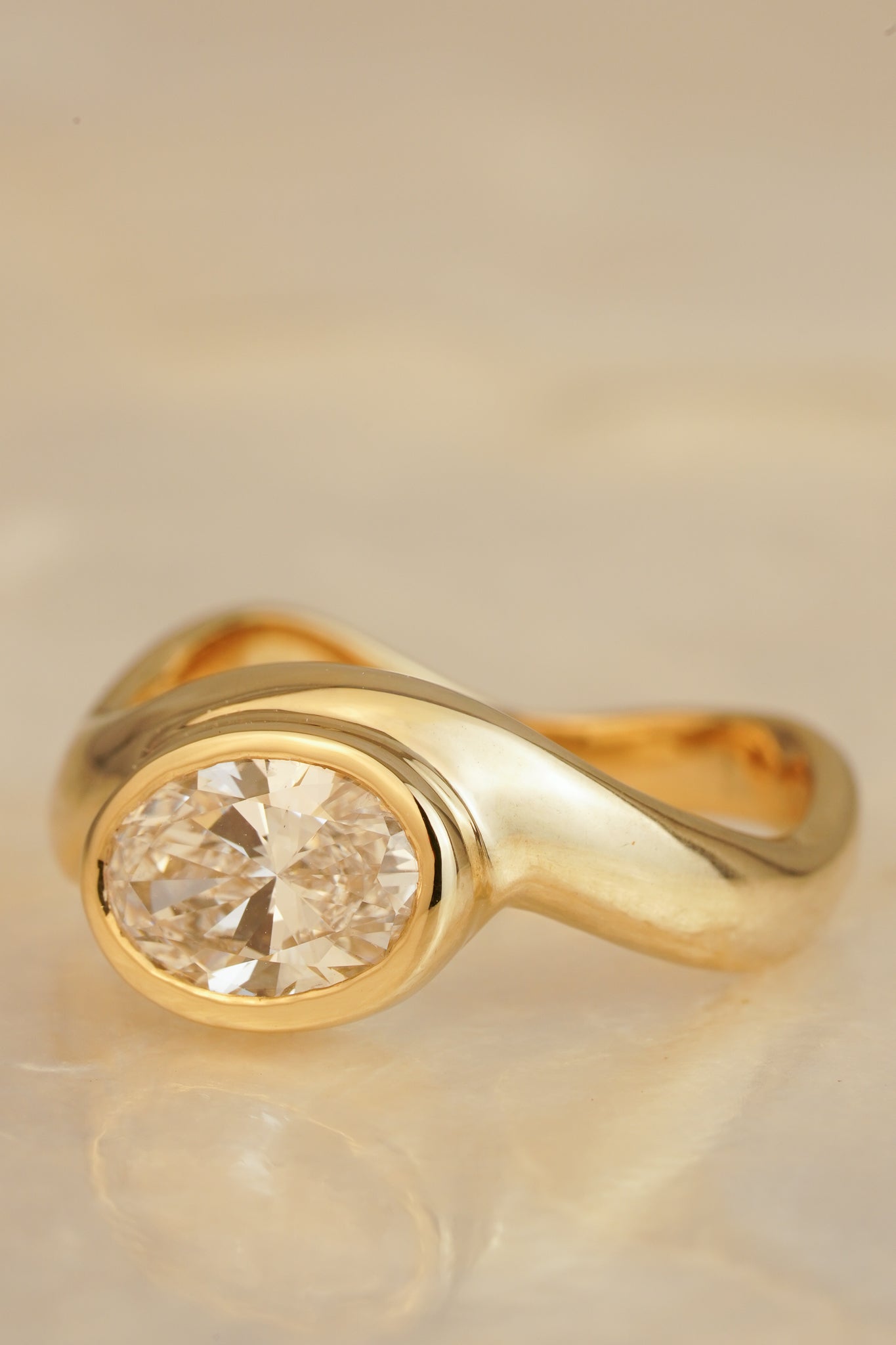 Solid gold oval diamond wave ring