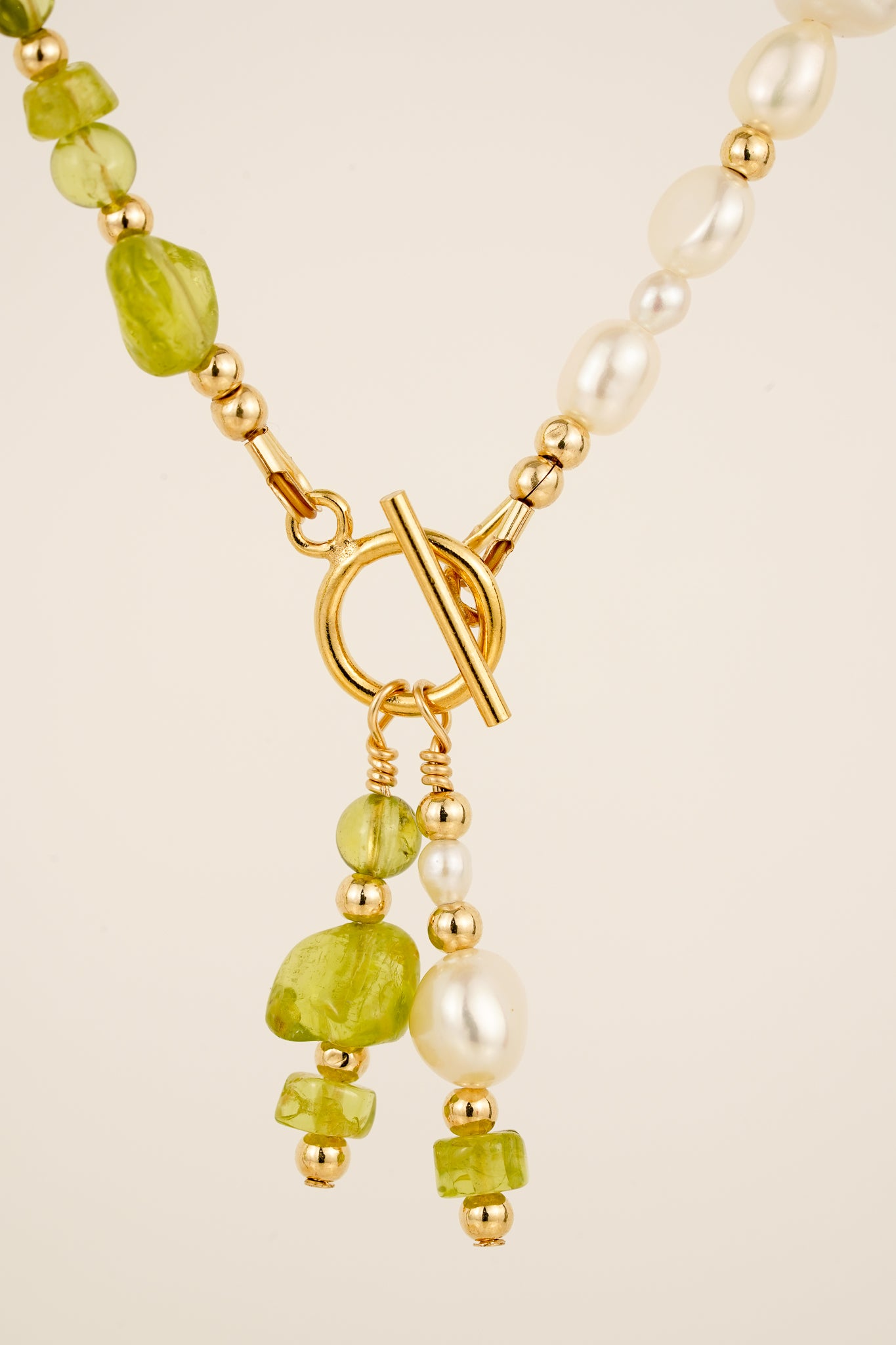 Peridot & pearl toggle necklace - gold