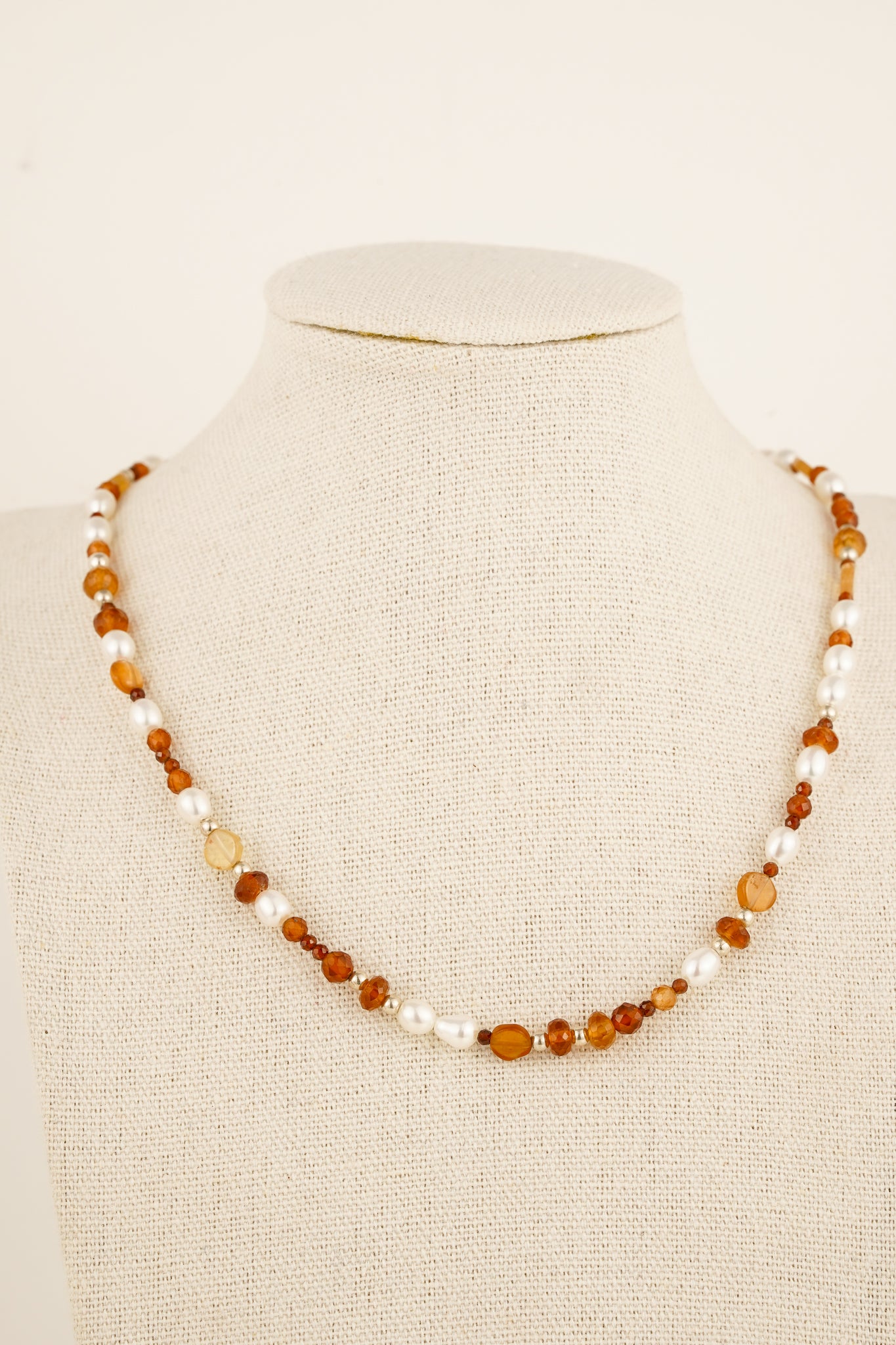 Mixed garnet & pearl beaded necklace - silver