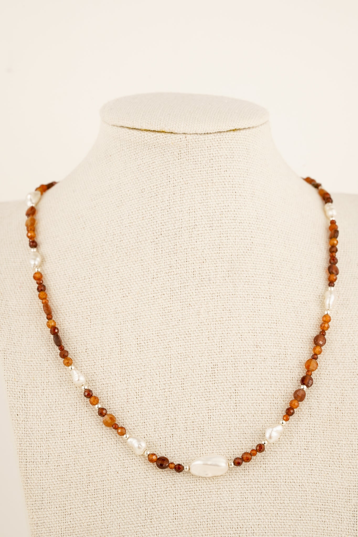 Mixed garnet & pearl beaded necklace - silver