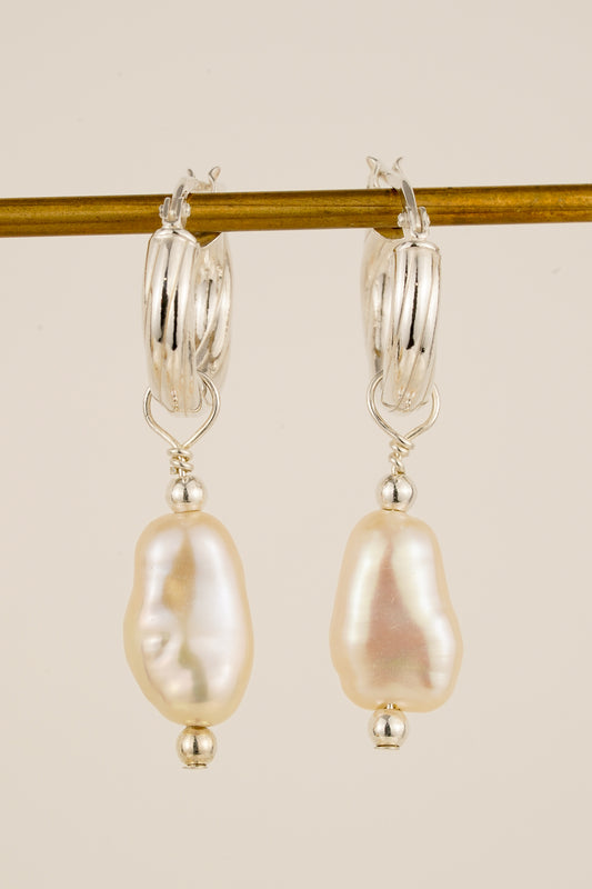 Baroque pearl twist hoop earrings - silver