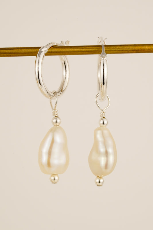 Baroque pearl hoop earrings - silver