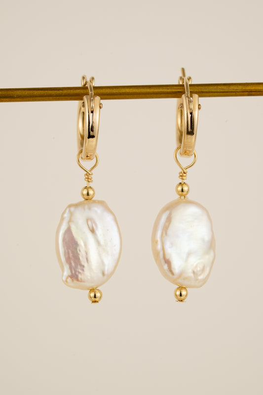 Oval pearl earrings - gold-filled