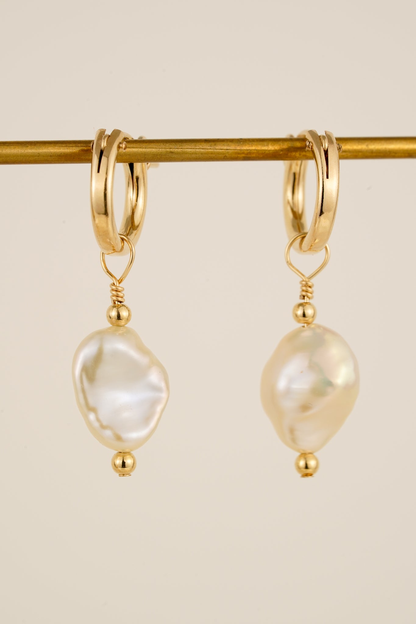 Baroque pearl hoop earrings - gold-filled