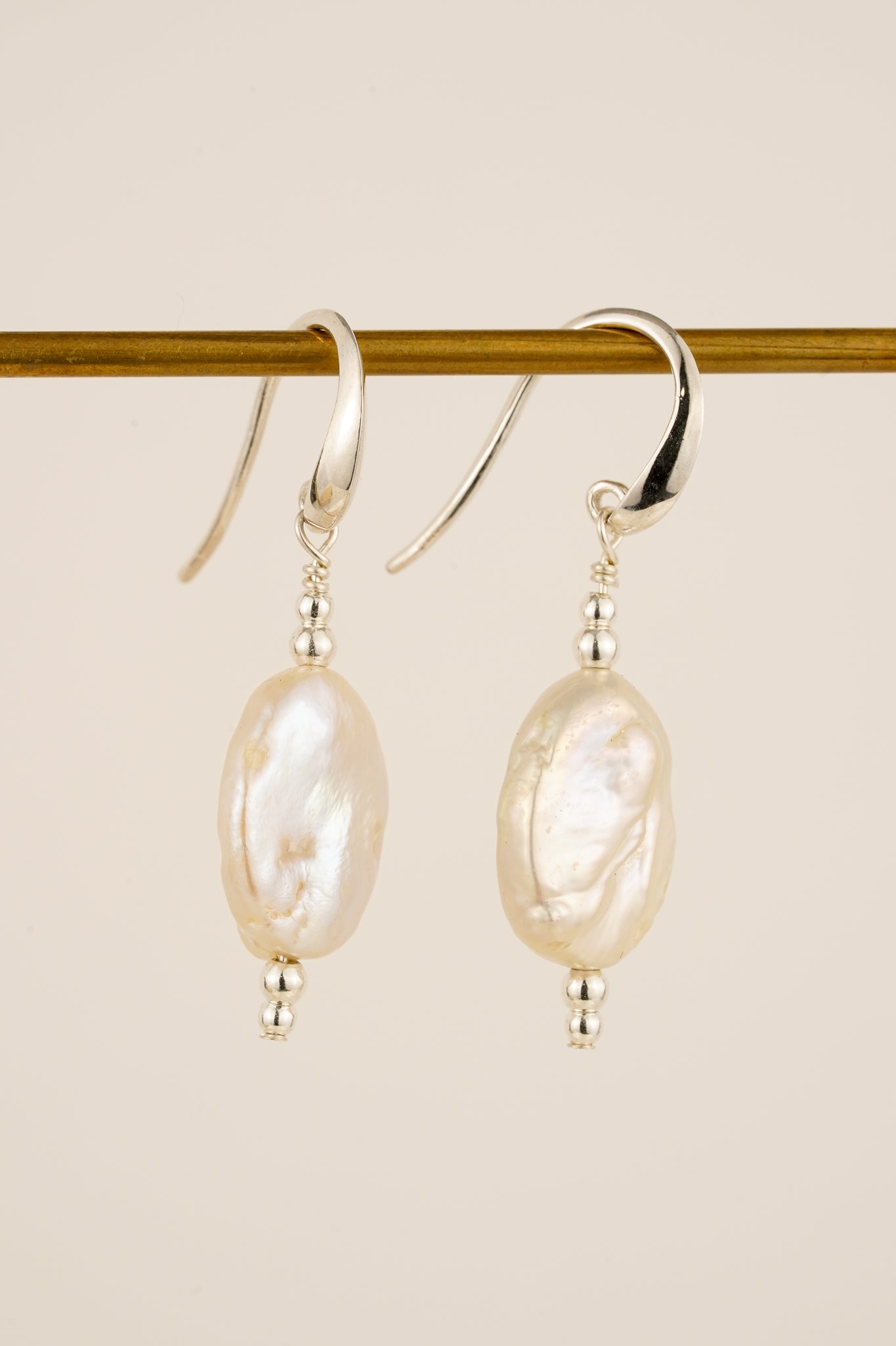 Oval pearl hook earrings - silver