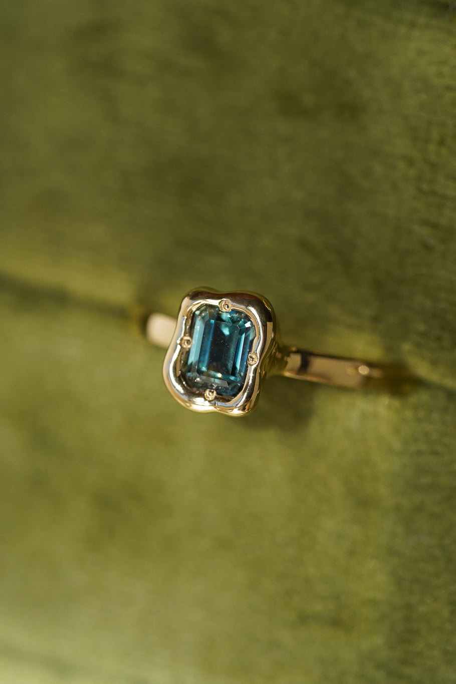 Solid gold deep teal sapphire solitare