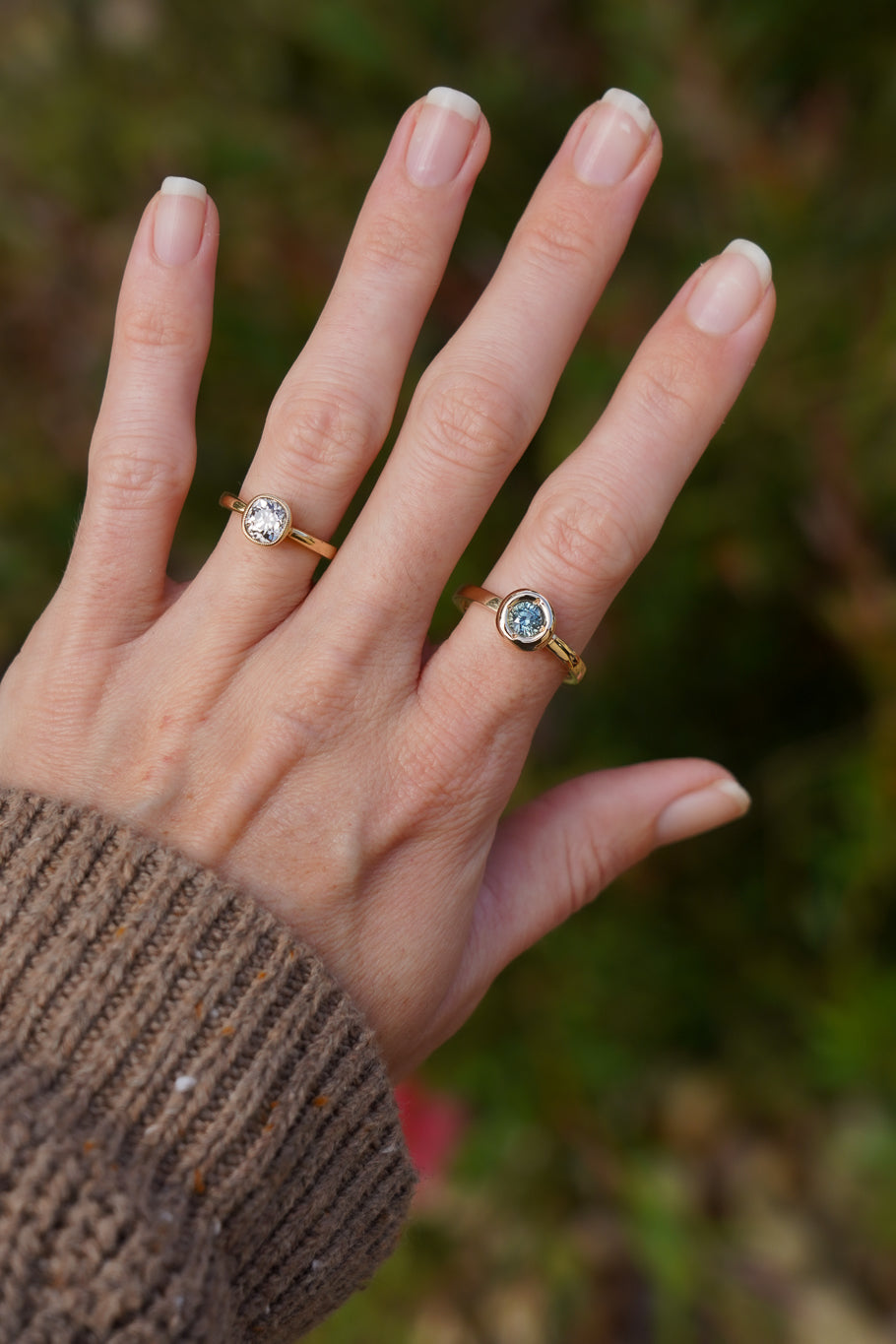 Solid gold blue sapphire solitare