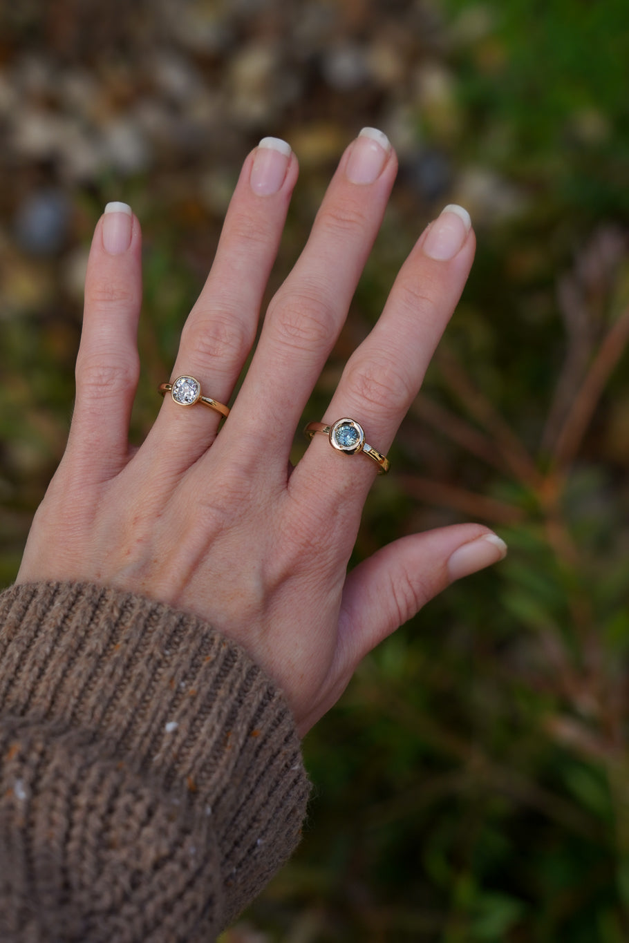 Solid gold blue sapphire solitare