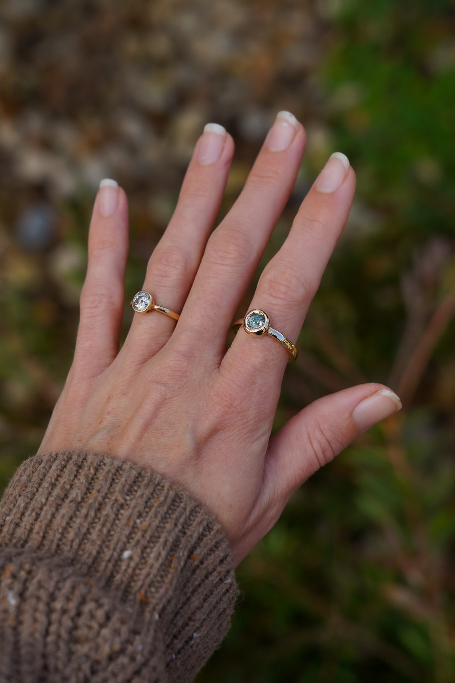 Solid gold blue sapphire solitare
