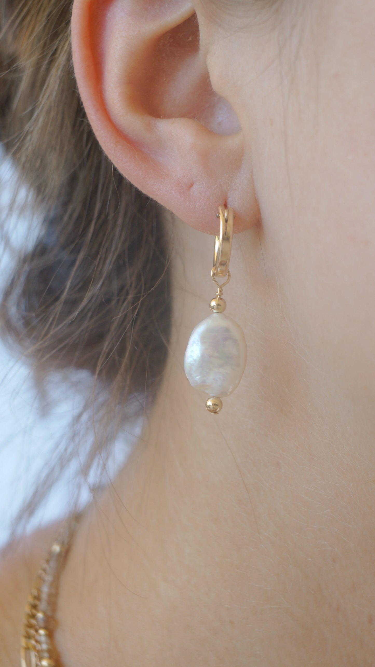 Oval pearl earrings (pair) - gold-filled