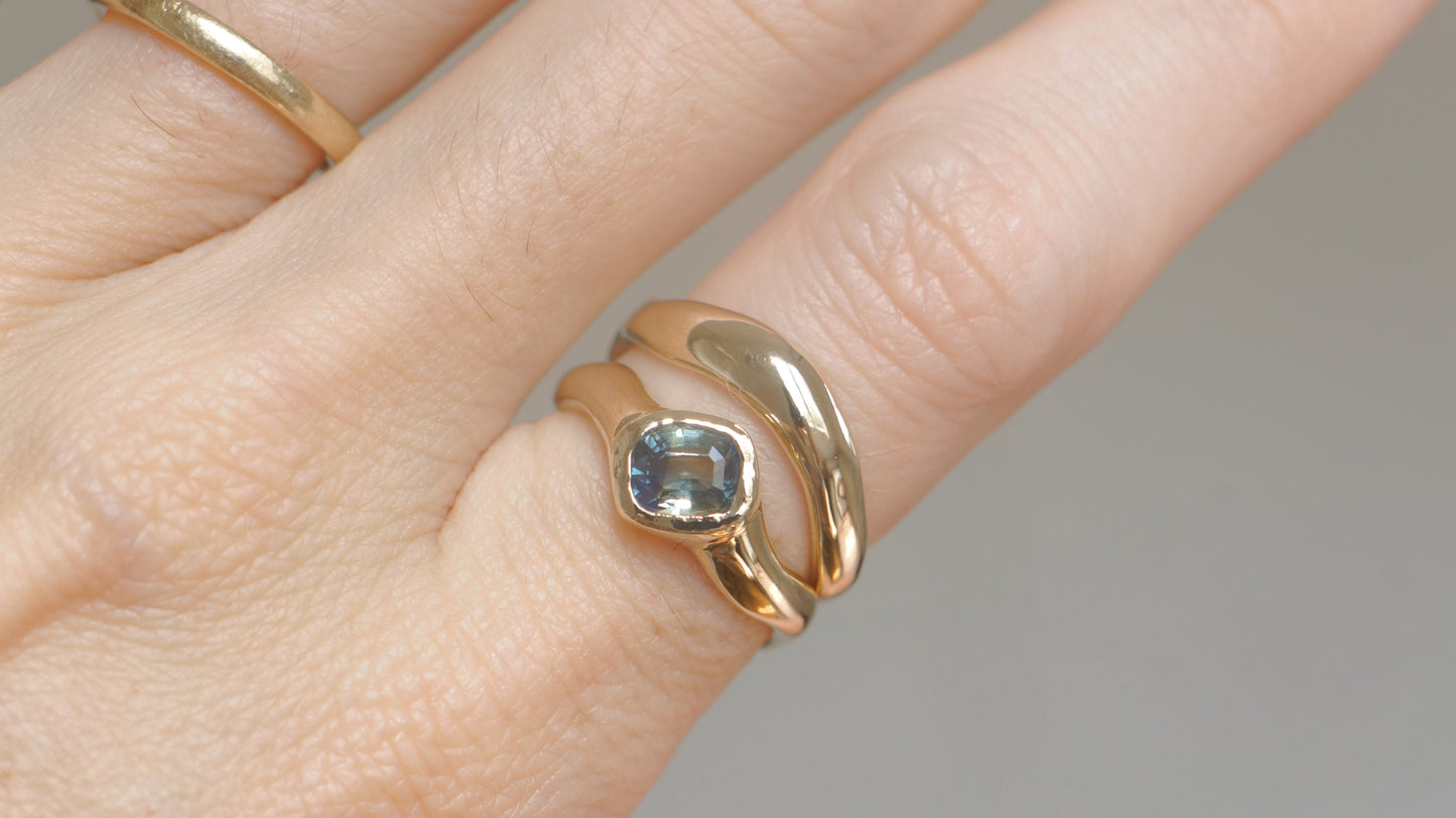Solid gold & Australian parti sapphire ring