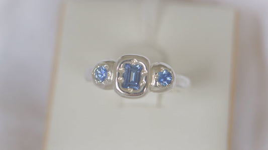 Ceylon sapphire 3-stone ring - silver