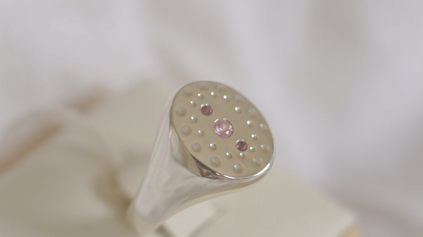 Chunky oval signet with pink sapphire and spinel - Silver