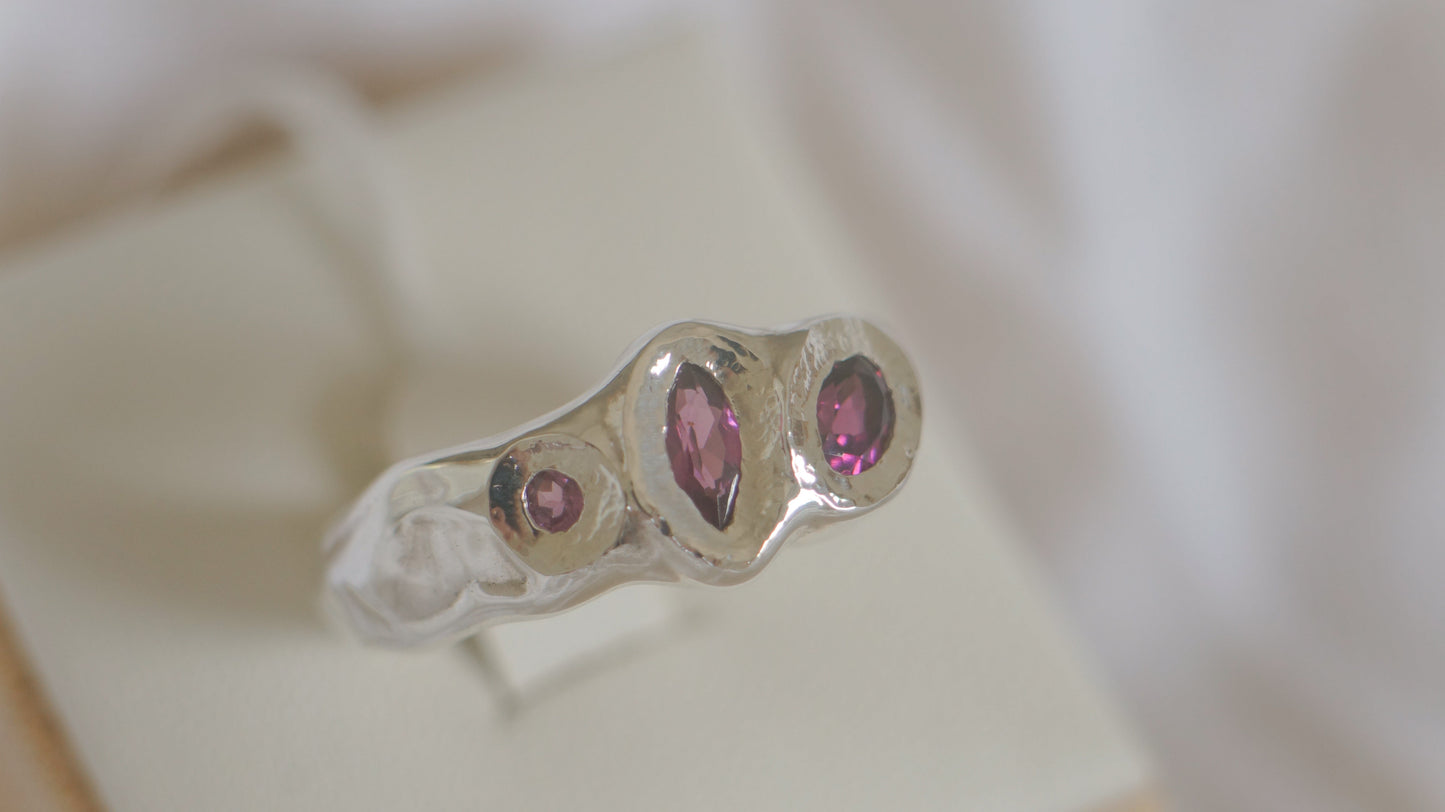 Rhodolite garnet three stone band - silver