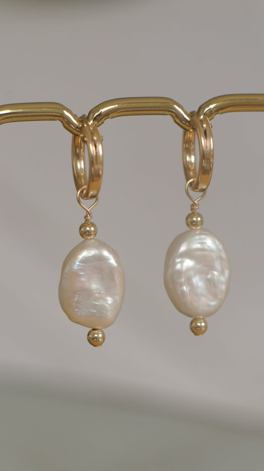 Oval pearl earrings (pair) - gold-filled