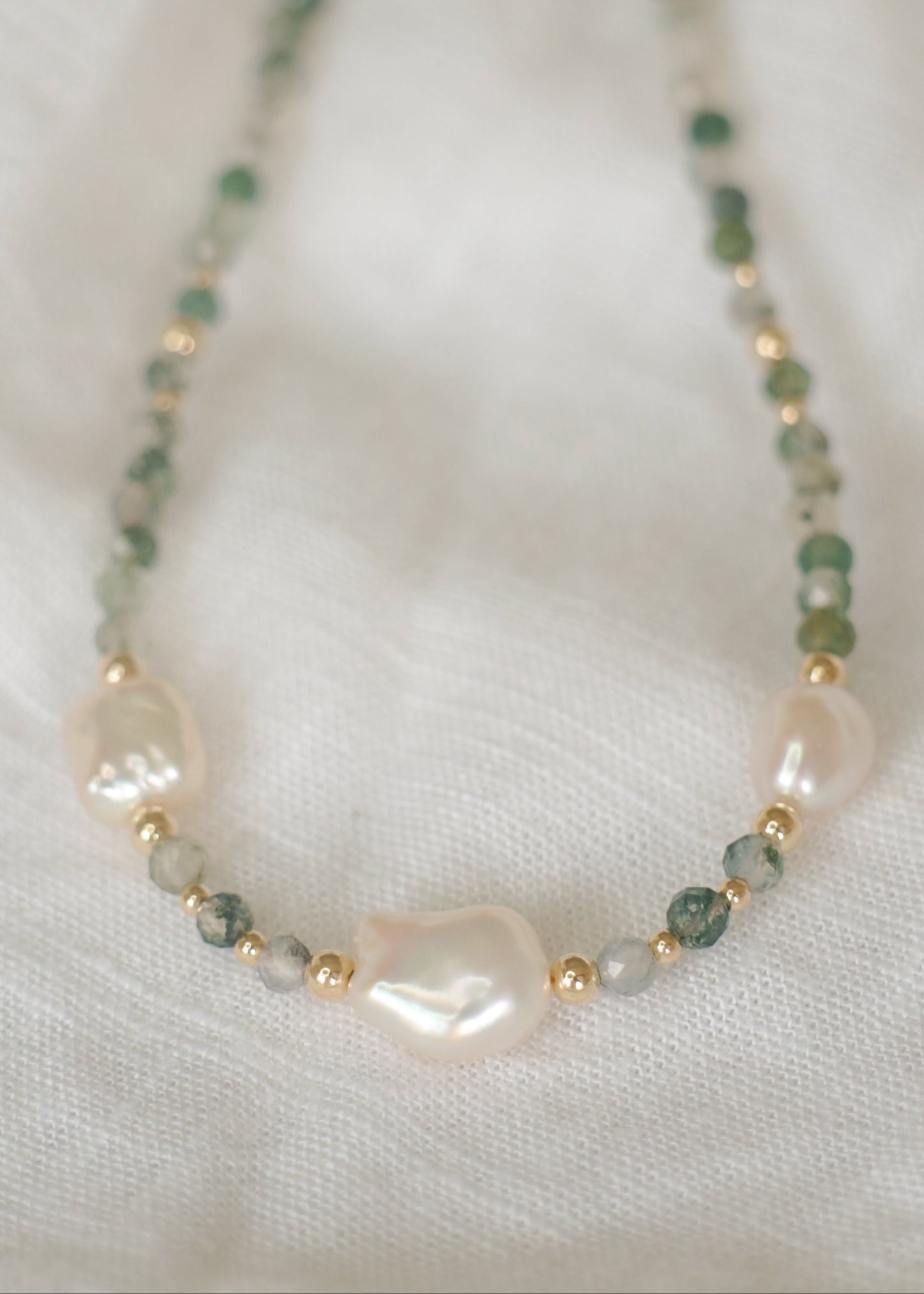Moss agate & pearl necklace - gold