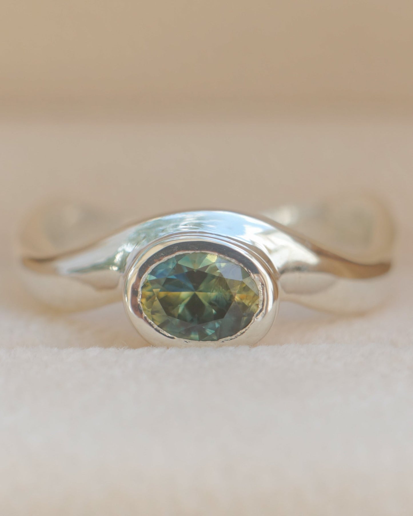 Oval cut Australian parti sapphire ring - silver